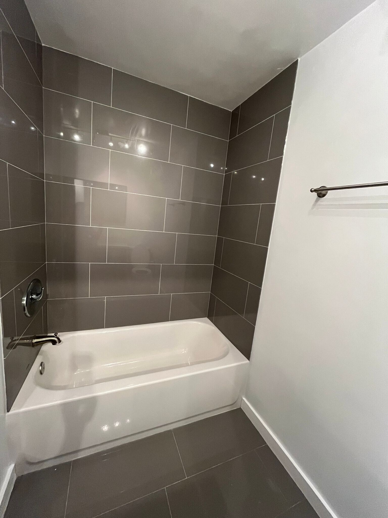 Building Photo - 358 S Gramercy Pl