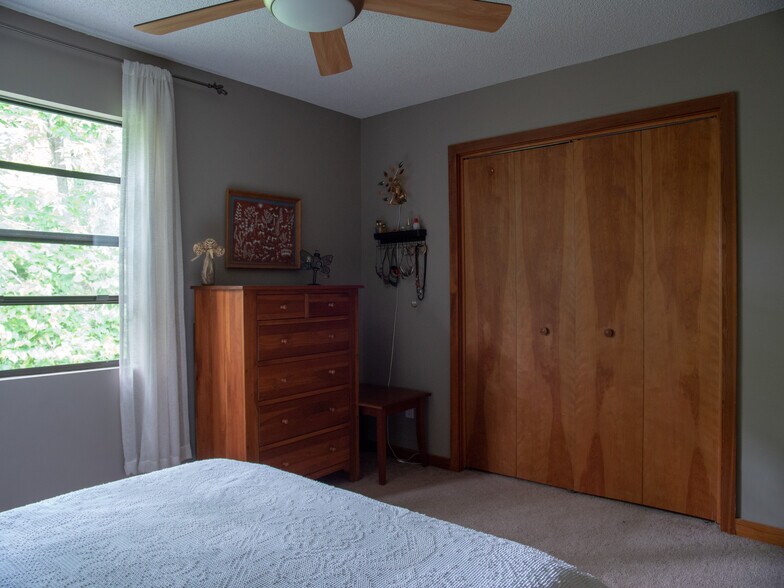 Building Photo - 210 Cedarwood Ln
