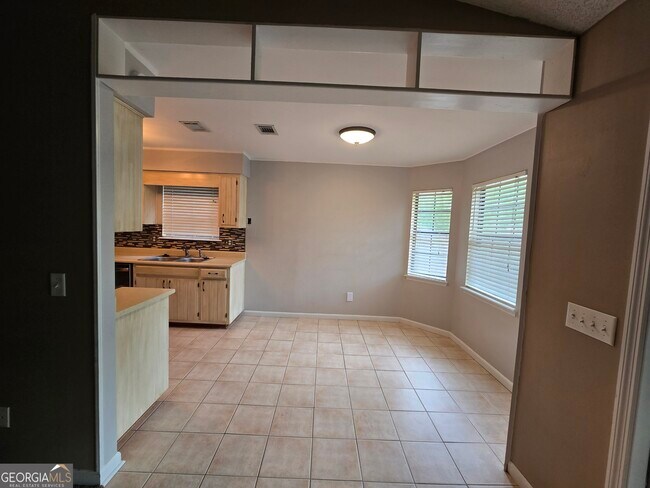 Building Photo - 127 Summerfield Dr
