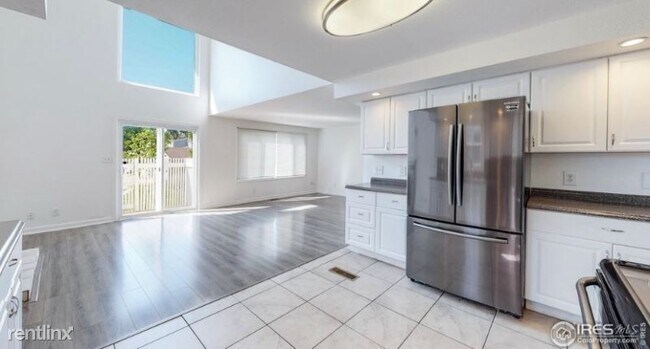 Building Photo - 4 br, 4 bath Townhome - 2814 S Kenton Ct