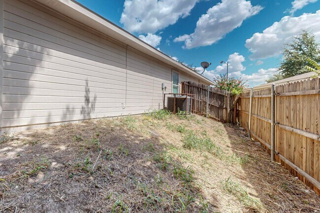 Building Photo - Charming 3-Bedroom Home on Treed Cul-de-Sa...