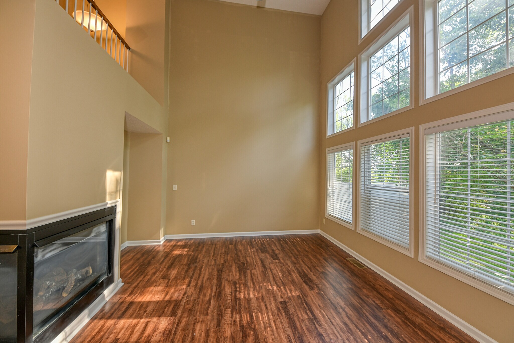 Building Photo - 5845 Crescent Ridge Dr