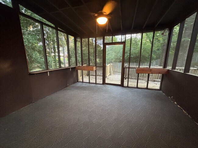 Building Photo - 132 Garden Springs Rd