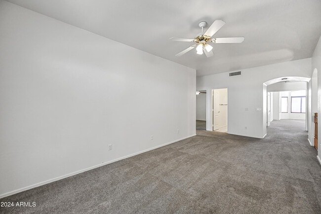 Building Photo - 4633 E Robin Ln