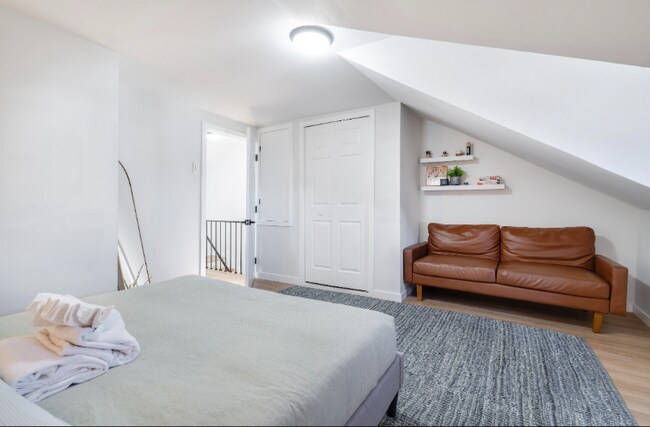 Building Photo - 12 W 52nd St