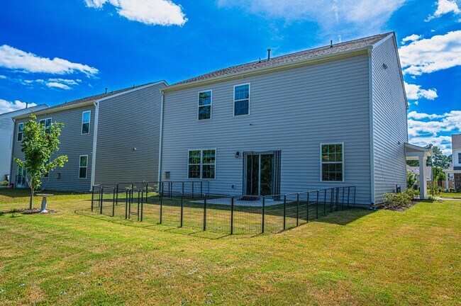 Building Photo - 1017 Ella Bengel Dr