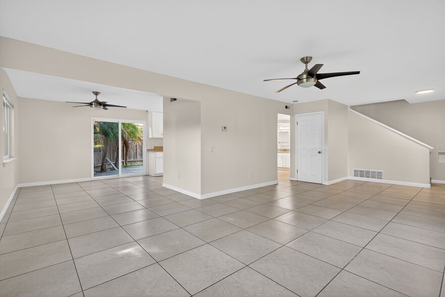 Building Photo - 2884 La Salle Ave