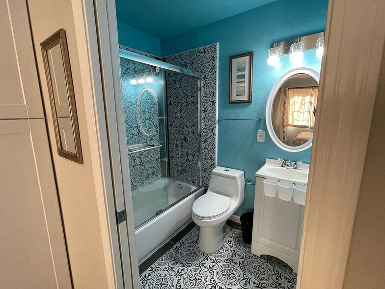 Building Photo - 3275 Parkhaven Dr