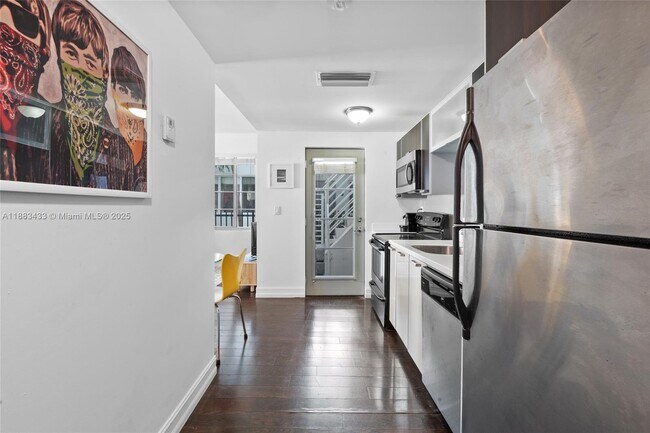 Building Photo - 621 11th St