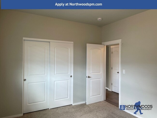 Building Photo - Very Nice 2 Bedroom 1 Bath Upstairs Apartment