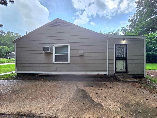Building Photo - 3263 Baskin St