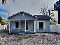 Building Photo - 1518 Pinewood Dr