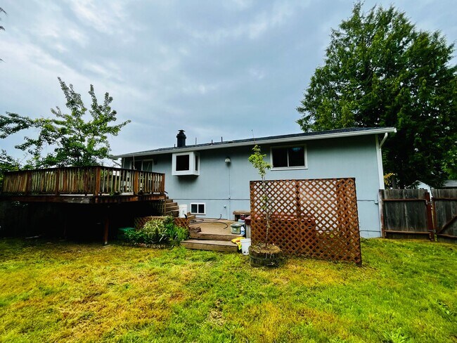 Building Photo - Excellent location at an affordable price!