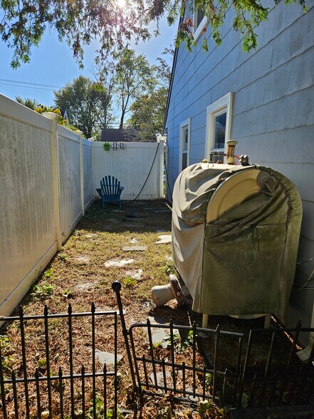 Building Photo - 898 Bowling Green Dr