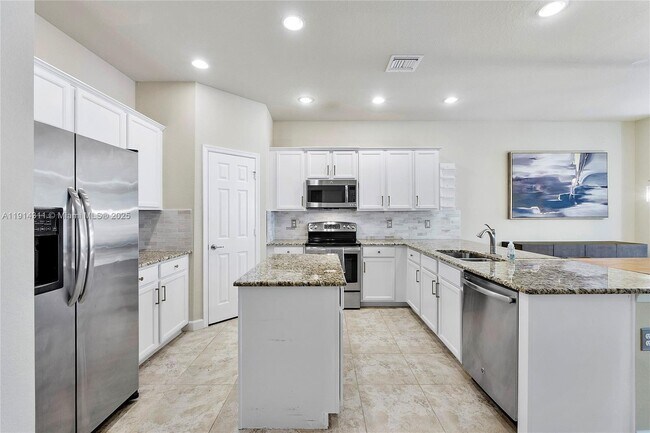 Building Photo - 10450 Wellington Parc Dr