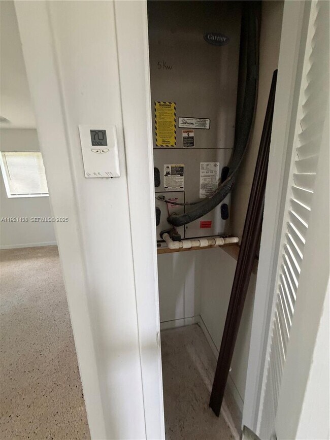 Building Photo - 250 NE 41st St