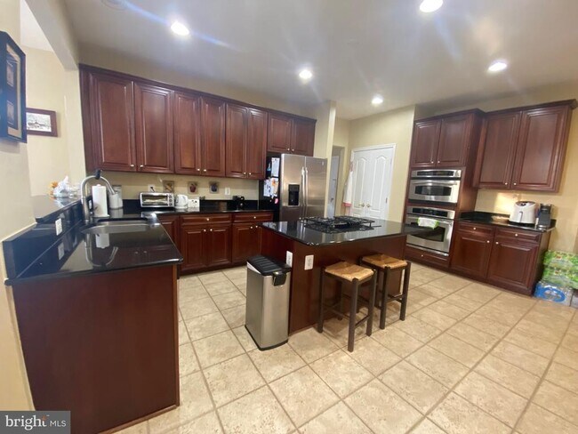 Building Photo - 42084 Bear Tooth Dr