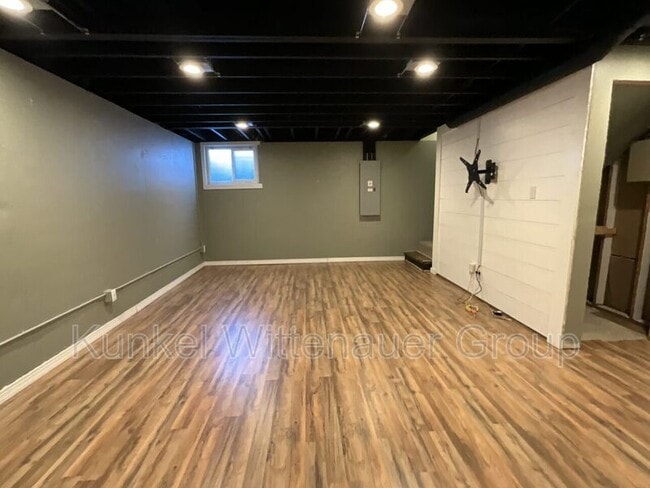 Building Photo - 329 Ring of Kerry Dr