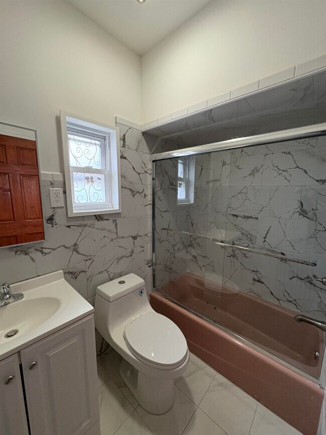 Building Photo - 139 Clifton Ave