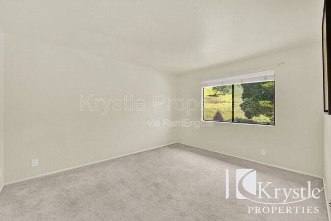 Building Photo - 900 Cambridge Dr