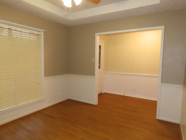 Building Photo - South Tyler! Spacious 3 Bedroom, 2 Bath