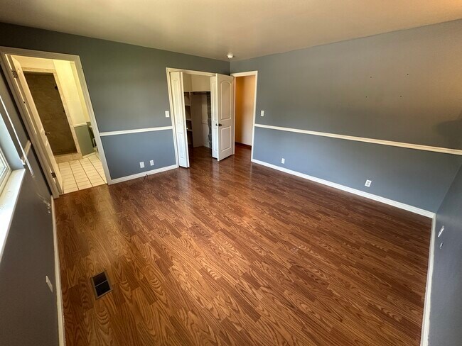 Building Photo - Orem - Single Family (Double kitchen)