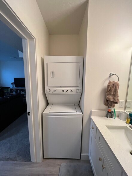 Laundry - 242 W 580 S