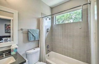 Building Photo - 2403 Everett St