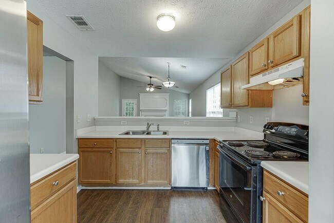Building Photo - 2195 Oakland Spring Dr