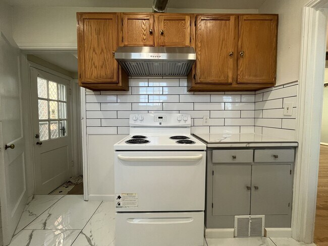 Building Photo - 2055 N Blandena St