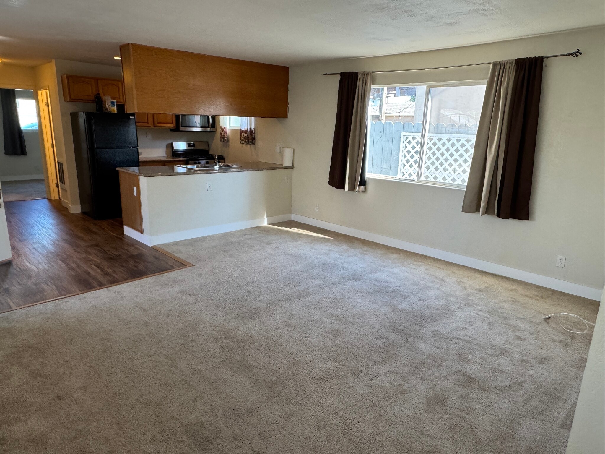 Building Photo - 10920 Apricot St