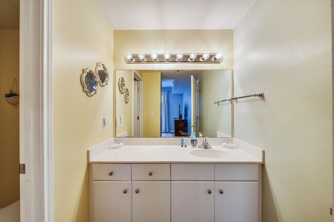 Building Photo - 104 Gulfside Ct