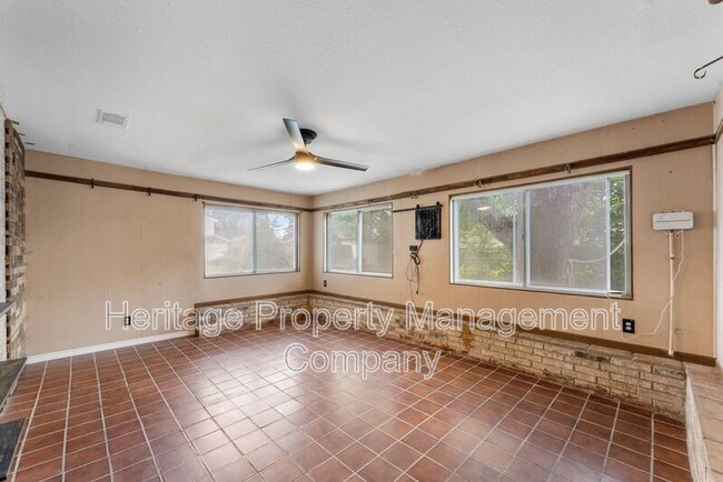 Building Photo - 3614 Versailles Dr