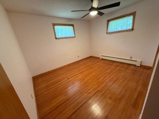 Building Photo - 3 Bed 2 Bath Home