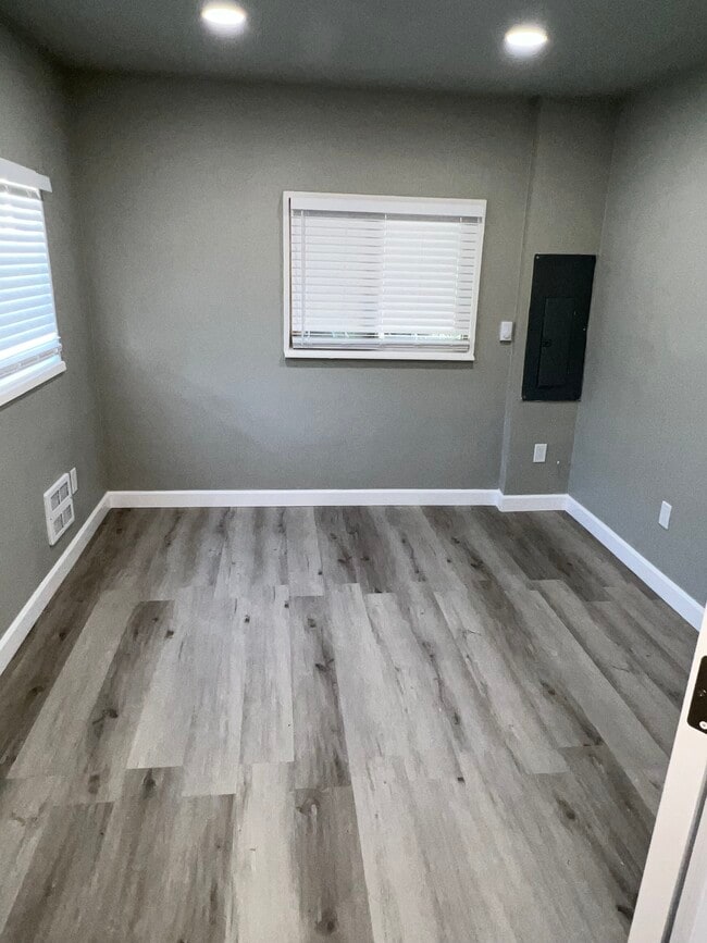 Building Photo - Single Family House Tacoma