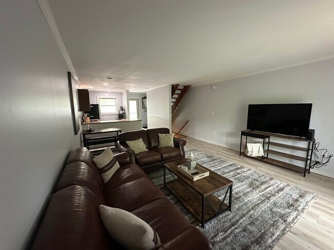 Building Photo - 60 Brookside Dr