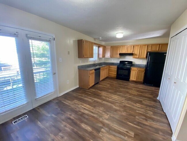 Building Photo - COMING SOON!   Gorgeous 3 Bedroom Townhome!