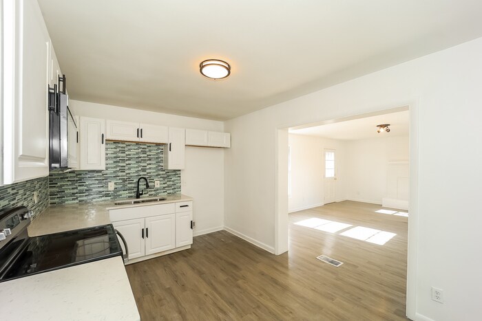 Building Photo - 6537 Bussell Way