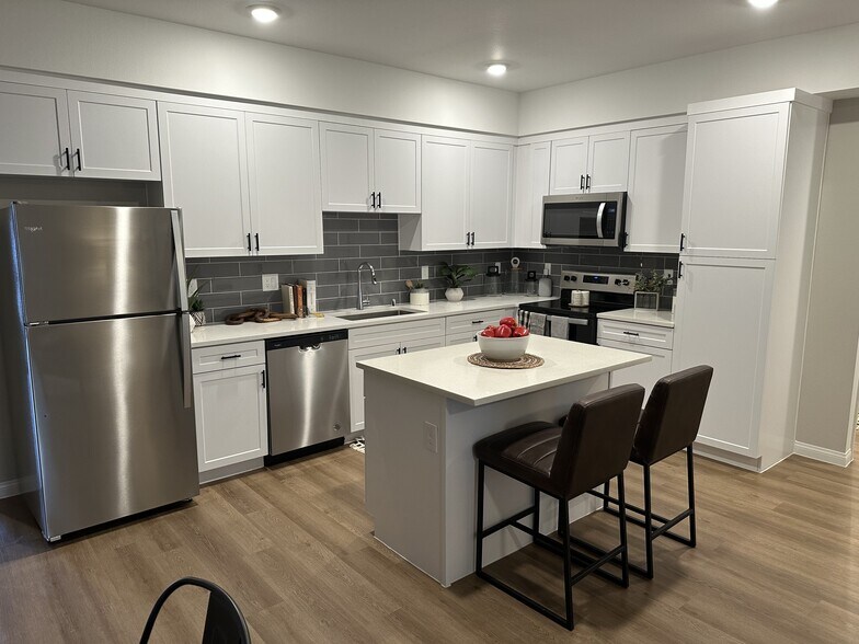 Summit on Boulder 760 S Boulder Hwy Henderson NV 89015 Apartment Finder