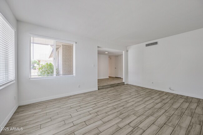 Building Photo - 6125 W Sierra St