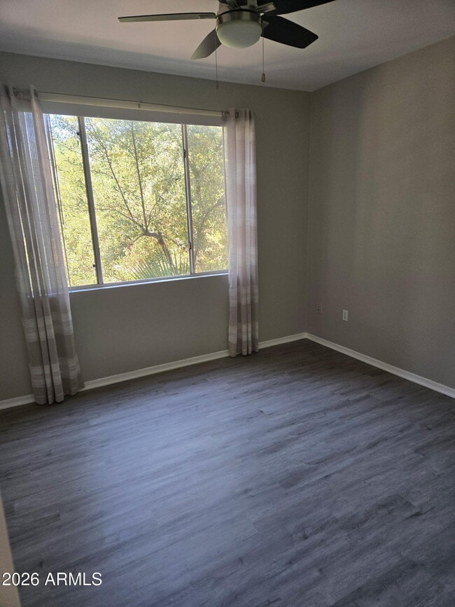 Building Photo - 5401 E Van Buren St