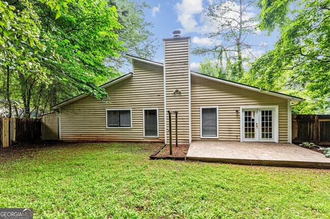 Building Photo - 625 Oxford Hall Dr SW