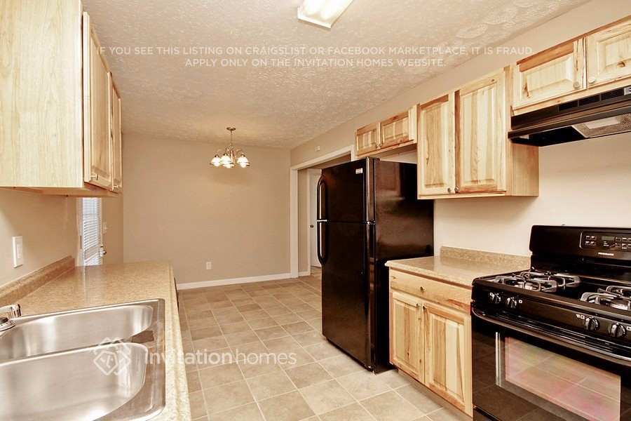 Building Photo - 911 Lebanon Pl