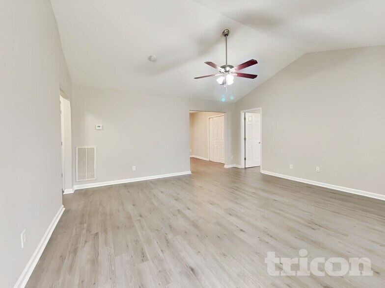 Building Photo - 105 Pinto Ln