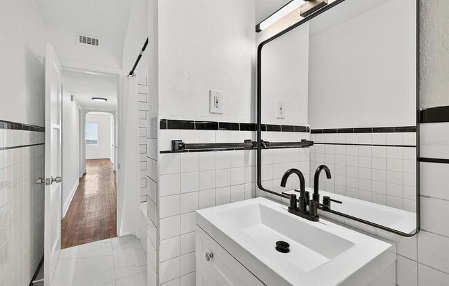 Building Photo - 5517 Gulfport Blvd S