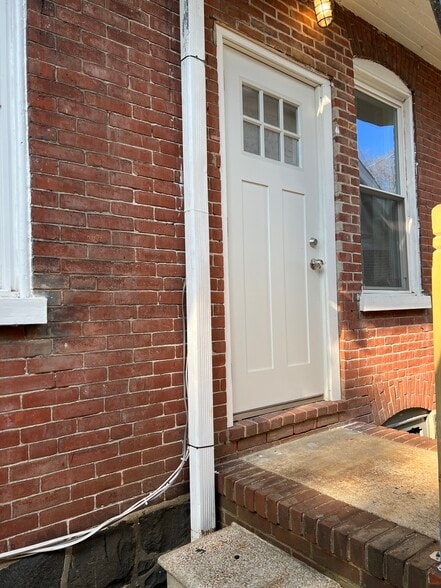 Building Photo - 102 W 30th St