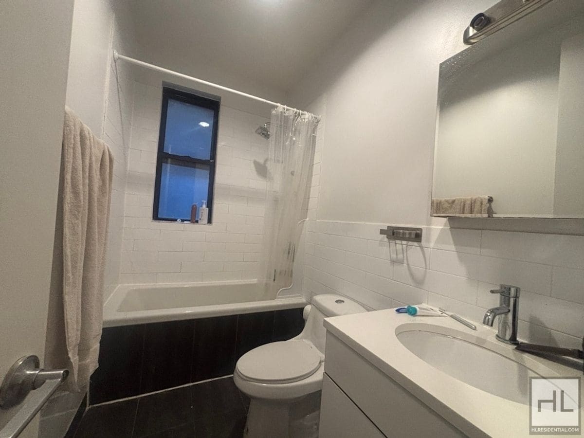 Building Photo - BEDFORD AVENUE / Classic Crown Heights 2-Bed 1-Bath / Great Location
