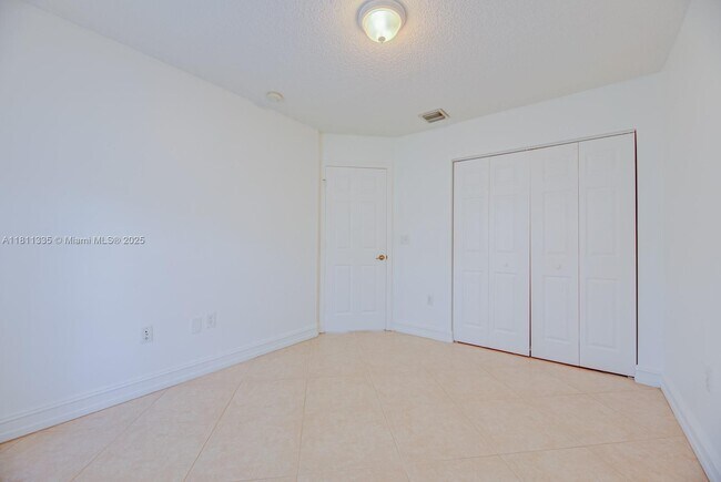 Building Photo - 14133 SW 154th Pl