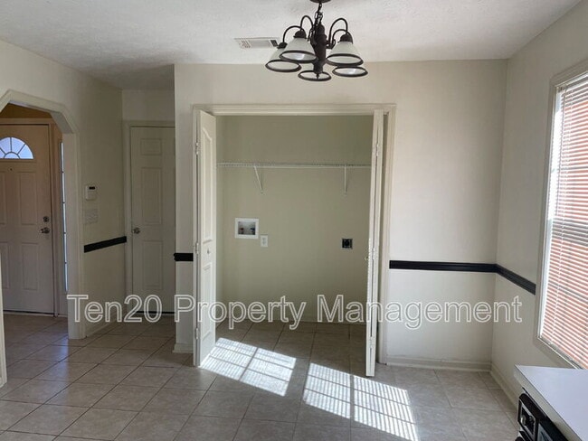 Building Photo - 5715 Boby Dr