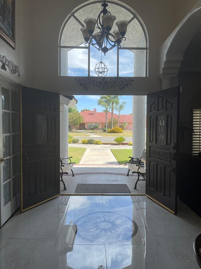 Building Photo - 11310 Pinehaven Ave